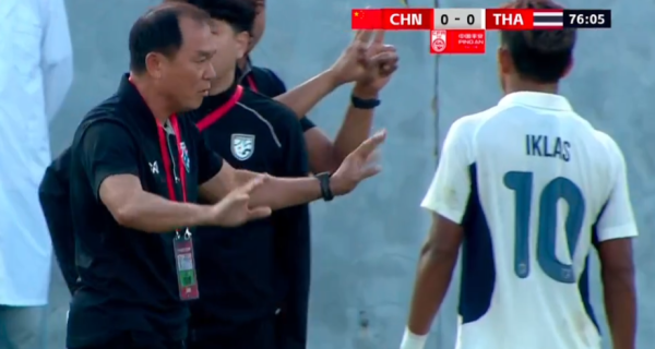 牛盘宝 U22国足离奇一幕！换人引冲突，比赛中断4分钟，泰国主帅嘲讽主裁